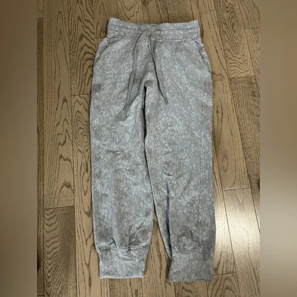 Lululemon jogger bundle - Picture 6 of 8